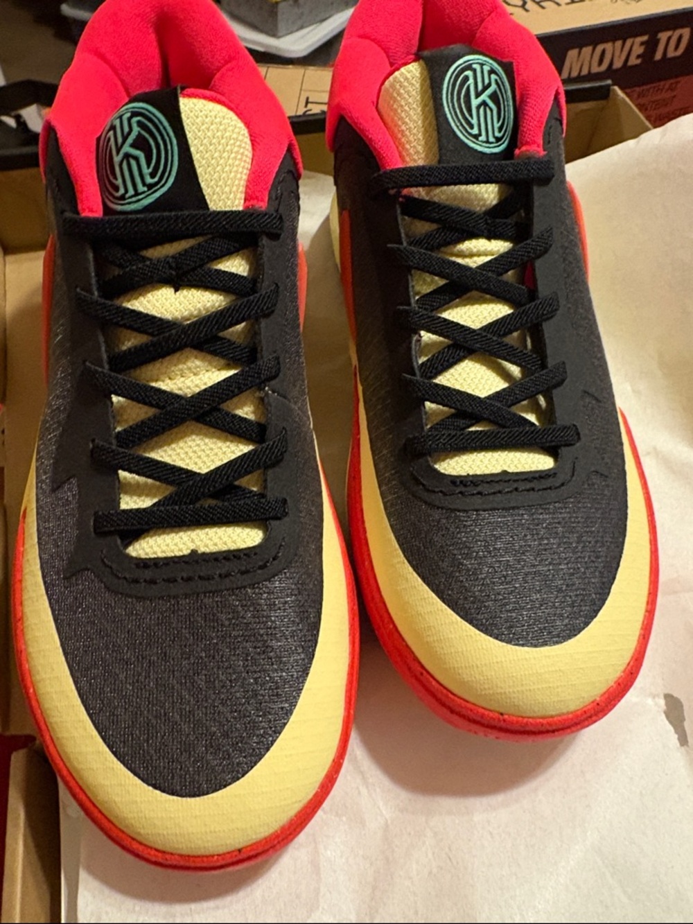 Nike Kyrie 8 GO (PS) Black & Lemon Chiffon Kids' Basketball Shoes Box
